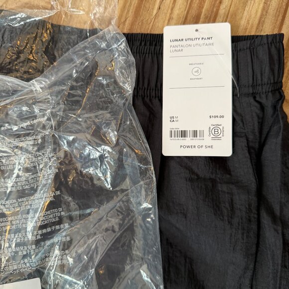 Athleta Lunar Utility Jogger Pant "Swishy" Black Size Medium NWT $109 - Picture 3 of 3